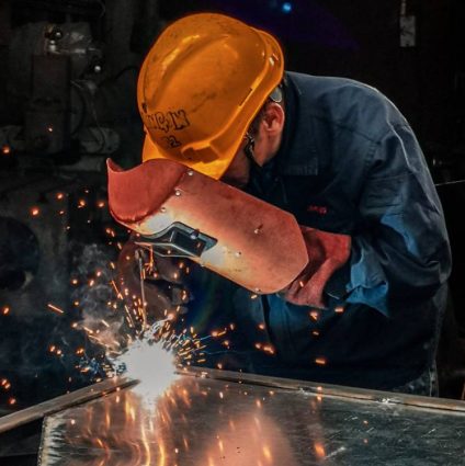 https://redsteel.pt/wp-content/uploads/2019/08/serv2.2-pexels-danial-abdullah-2480481-424x425.jpg